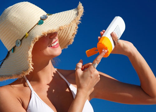 Kem chống nắng chính là “chiếc áo” bảo vệ cho làn da khỏi những tia UV độc hạ