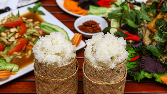 Ẩm thực Lào có hương vị đặc trưng như thế nào?