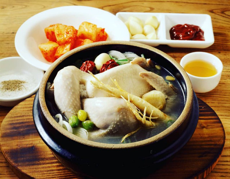 Gà tần sâm (Samgyetang)- món ăn thanh mát cơ thể