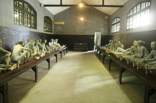Nhà tù Hỏa Lò đặt dưới sự quản lý của chính quyền cách mạng