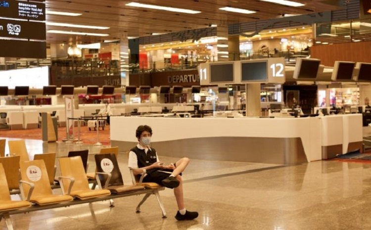 Do ảnh hưởng của Covid-19, cho đến nay sân bay Changi - được biết đến như sân bay tấp nập hàng đầu thế giới - vẫn rất vắng vẻ. (Nguồn:Asianaviation)