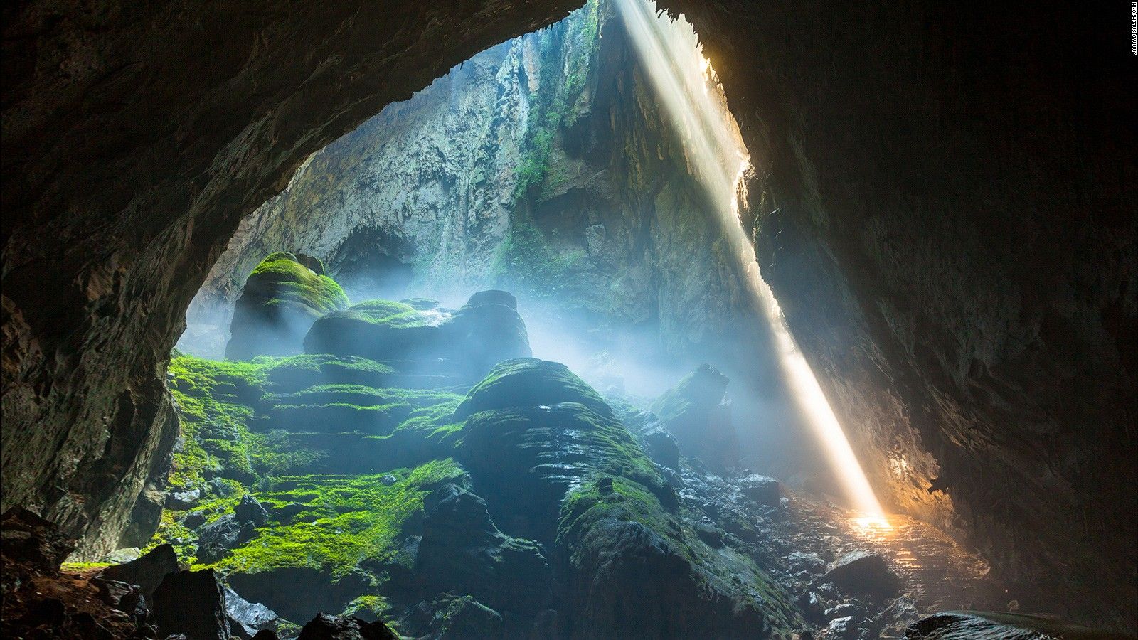 Là hang động lớn nhất thế giới