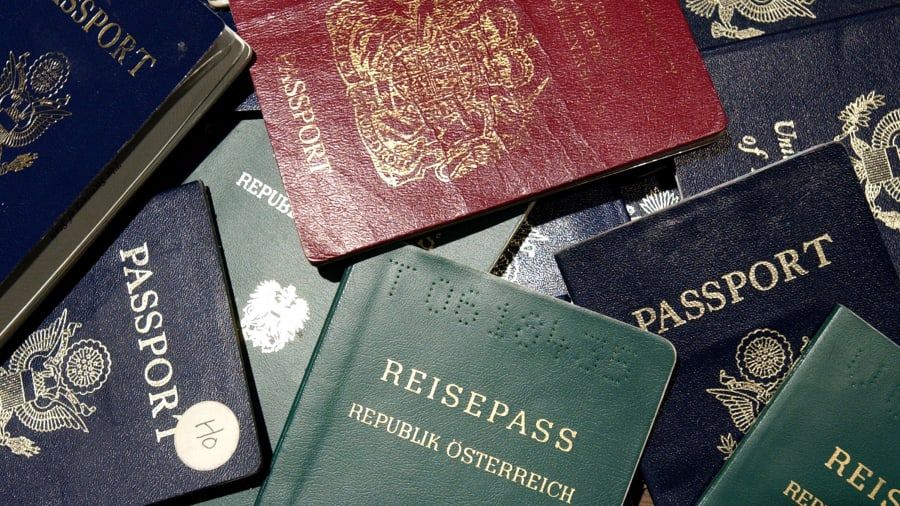 Những hộ chiếu "quyền lực' nhất thế giới sẽ giúp chủ nhân của chúng đến thăm hàng trăm quốc gia và vùng lãnh thổ mà không cần xin cấp thị thực. (Nguồn: Getty Images)