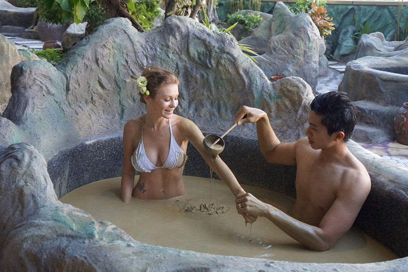 Tắm bùn là hình thức thư giãn được nhiều du khách lựa chọn