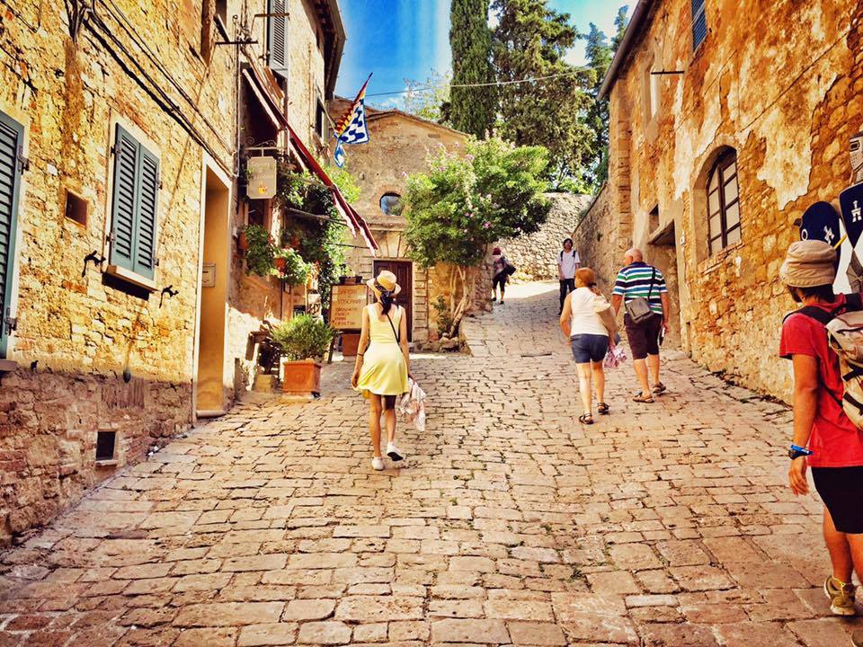 Thị trấn Volterra ở Ý